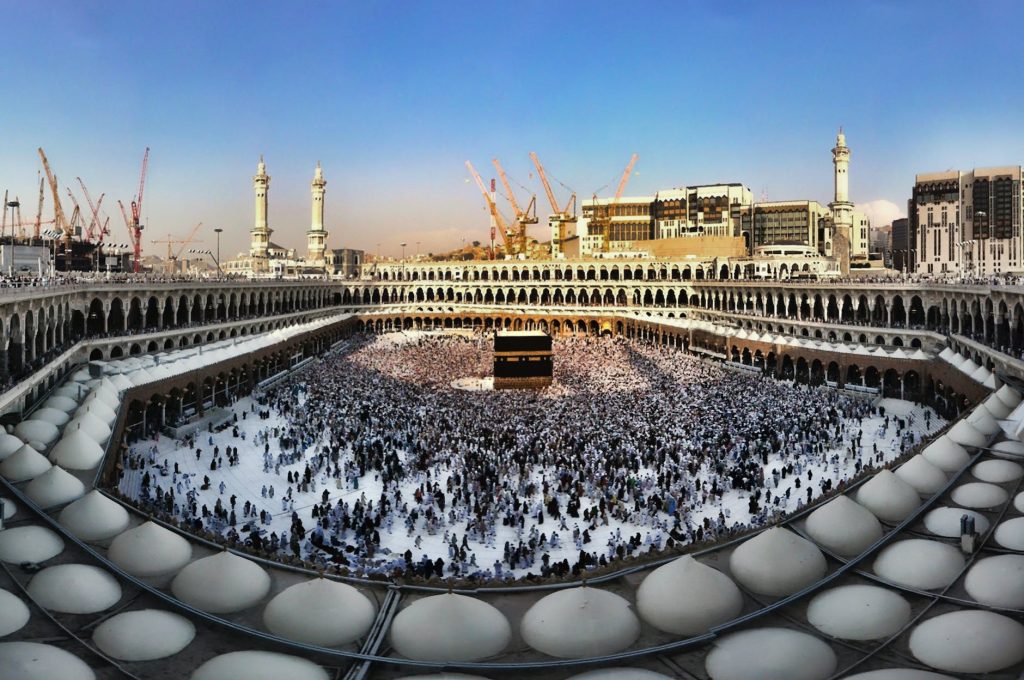 pilgrims around al kaba